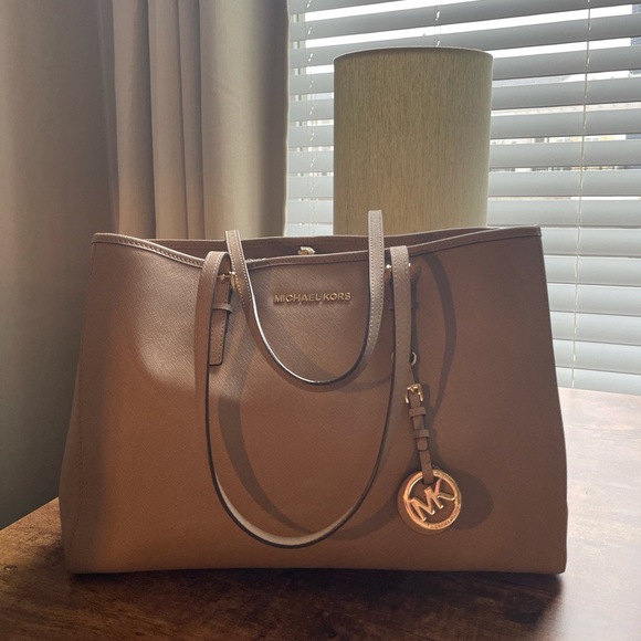 Michael Kors Handbags - Michael Kors Tan Leather Purse - Tote Bag Like NEW
